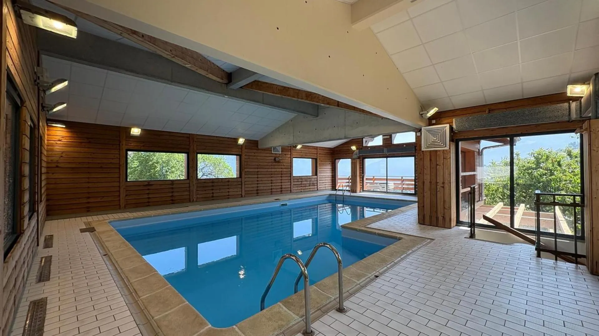 Appartement 4 Pieces Avec Piscine Couverte A Combloux - Fr-1-560-127 Apartmán
